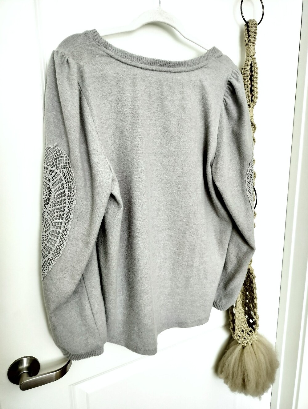 Democracy Women's L Gray V-Neck Sweater Crochet Lace Sleeve Medallion Size - Picture 5 of 8